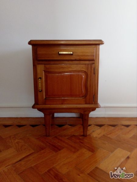 Pequeno Móvel Antigo com Gaveta e Porta 