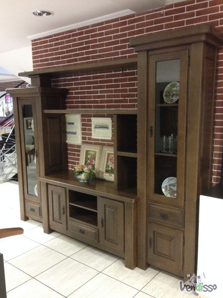 Móveis rústicos em castanho