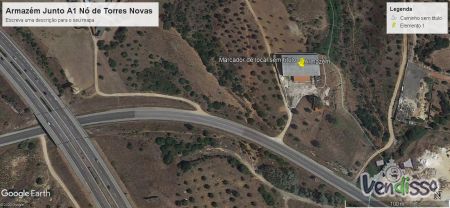 Armazém junto A1 saída de Torres Novas