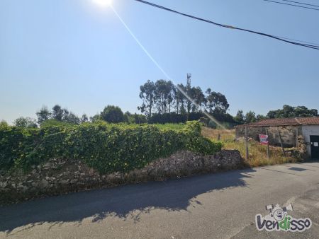 Terreno com 2.556 m² em Pedroso