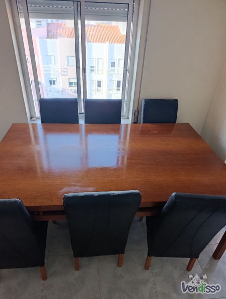 Mesa 6 Cadeiras e 1 Aparador