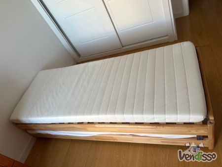 Camas empilhaveis , inclui colchões. Tudo em perfeito estado .