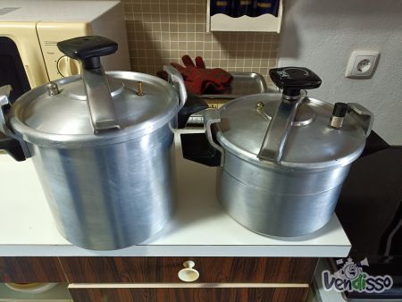 Duas panelas de pressão