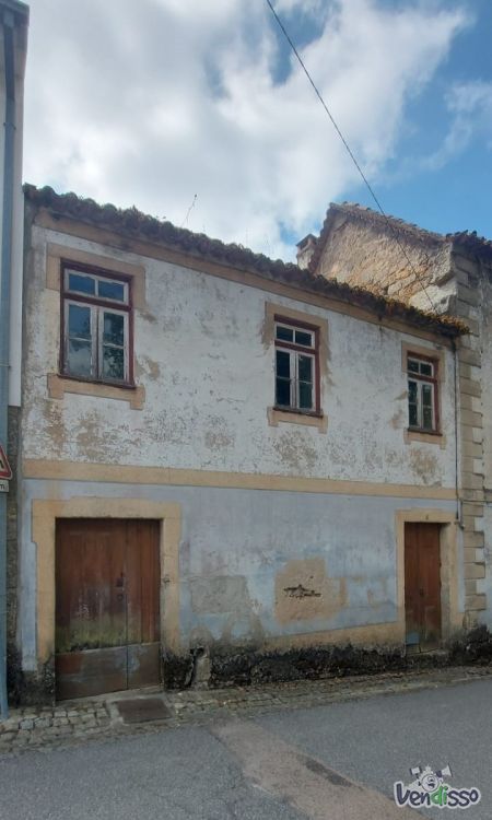 Moradia T2 para recuperar em Lagos da Beira, Oliveira do Hospital