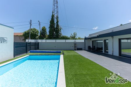 1 Excelente Moradia Térrea com Piscina Aquecida em Arcozelo